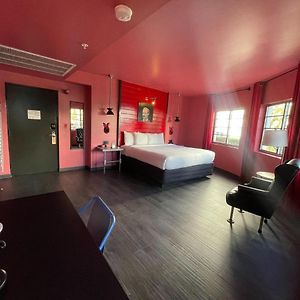 Chambre Lit King-Size avec Accès aux Personnes Handicapées